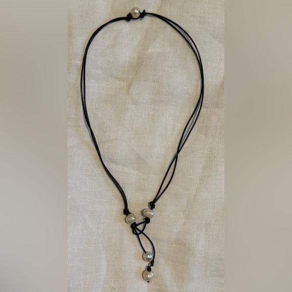Leather cord Pearl Lariat necklace - Picture 2 of 2